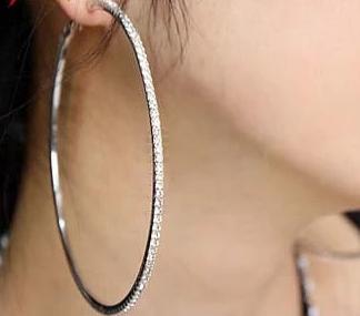 RHINESTONE EARRING